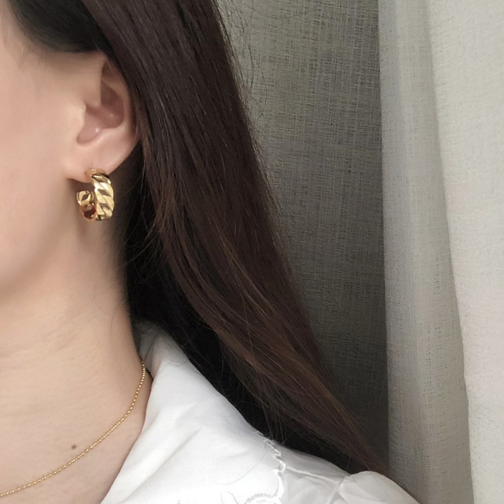 NEW 18K Gold Plated Braided Round Hoop Earrings 0 - Picture 2 of 10